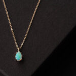 家でジュエリーを洗浄する際の注意点：水に弱い石とその洗浄方法